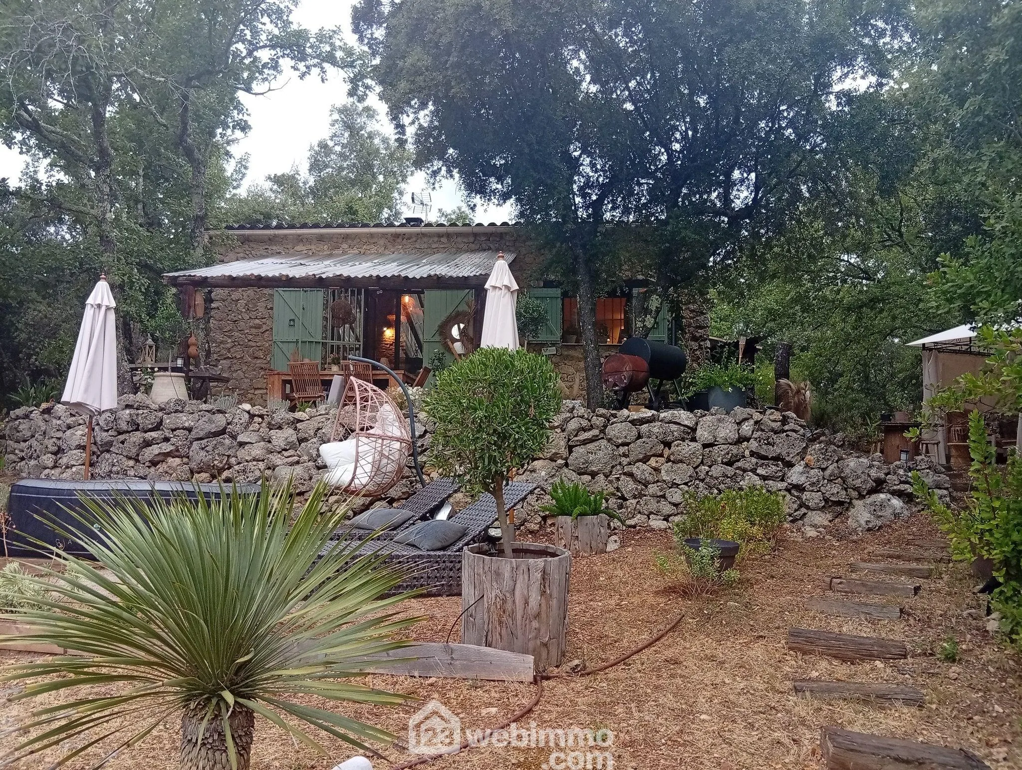 Cabanon en pierres autonome à vendre à Saint Antonin du Var avec vue dégagée 