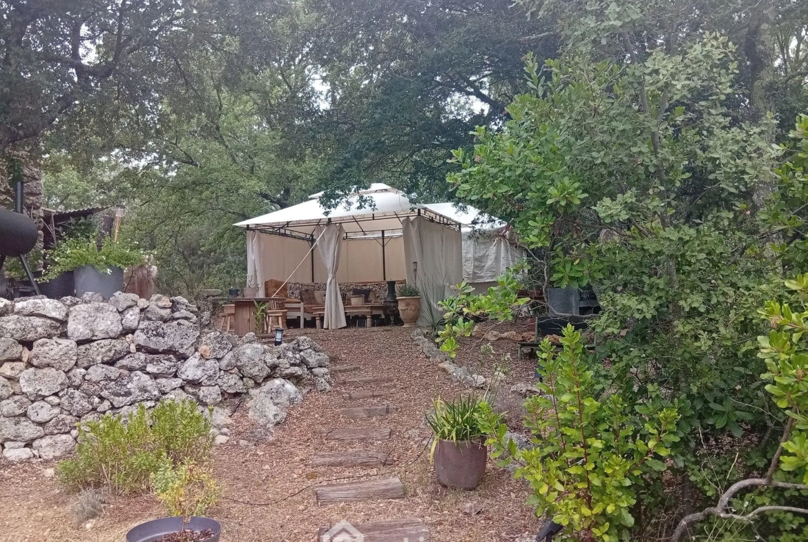 Cabanon en pierres autonome à vendre à Saint Antonin du Var avec vue dégagée 