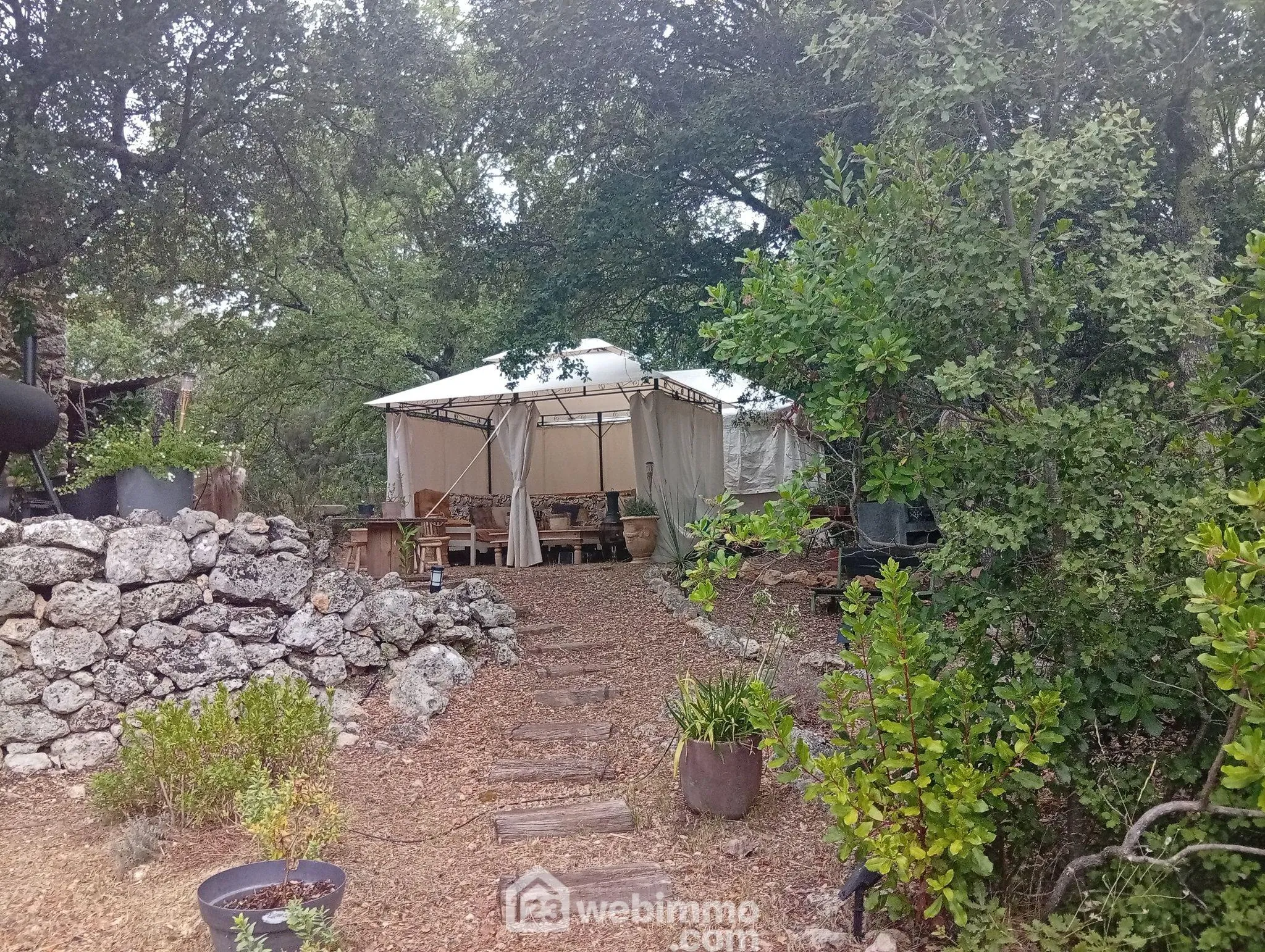 Cabanon en pierres autonome à vendre à Saint Antonin du Var avec vue dégagée 