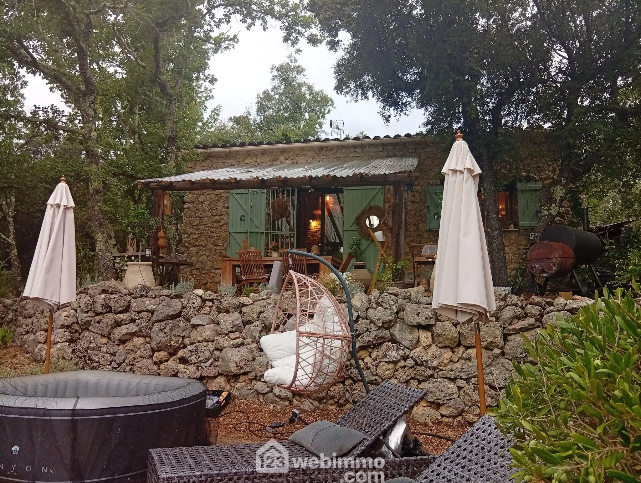 Cabanon en pierres autonome à vendre à Saint Antonin du Var avec vue dégagée 