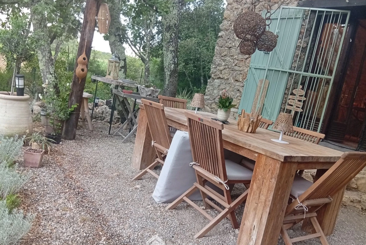 Cabanon en pierres autonome à vendre à Saint Antonin du Var avec vue dégagée 