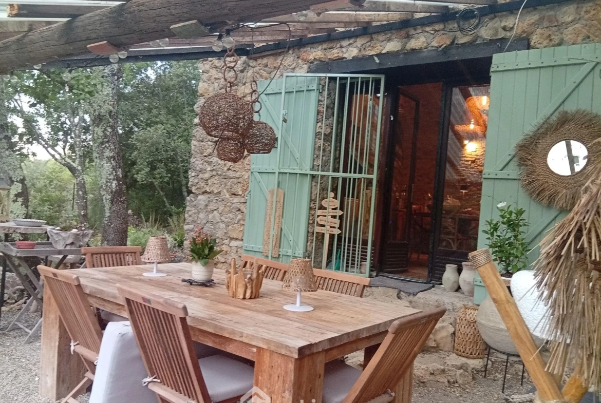 Cabanon en pierres autonome à vendre à Saint Antonin du Var avec vue dégagée 