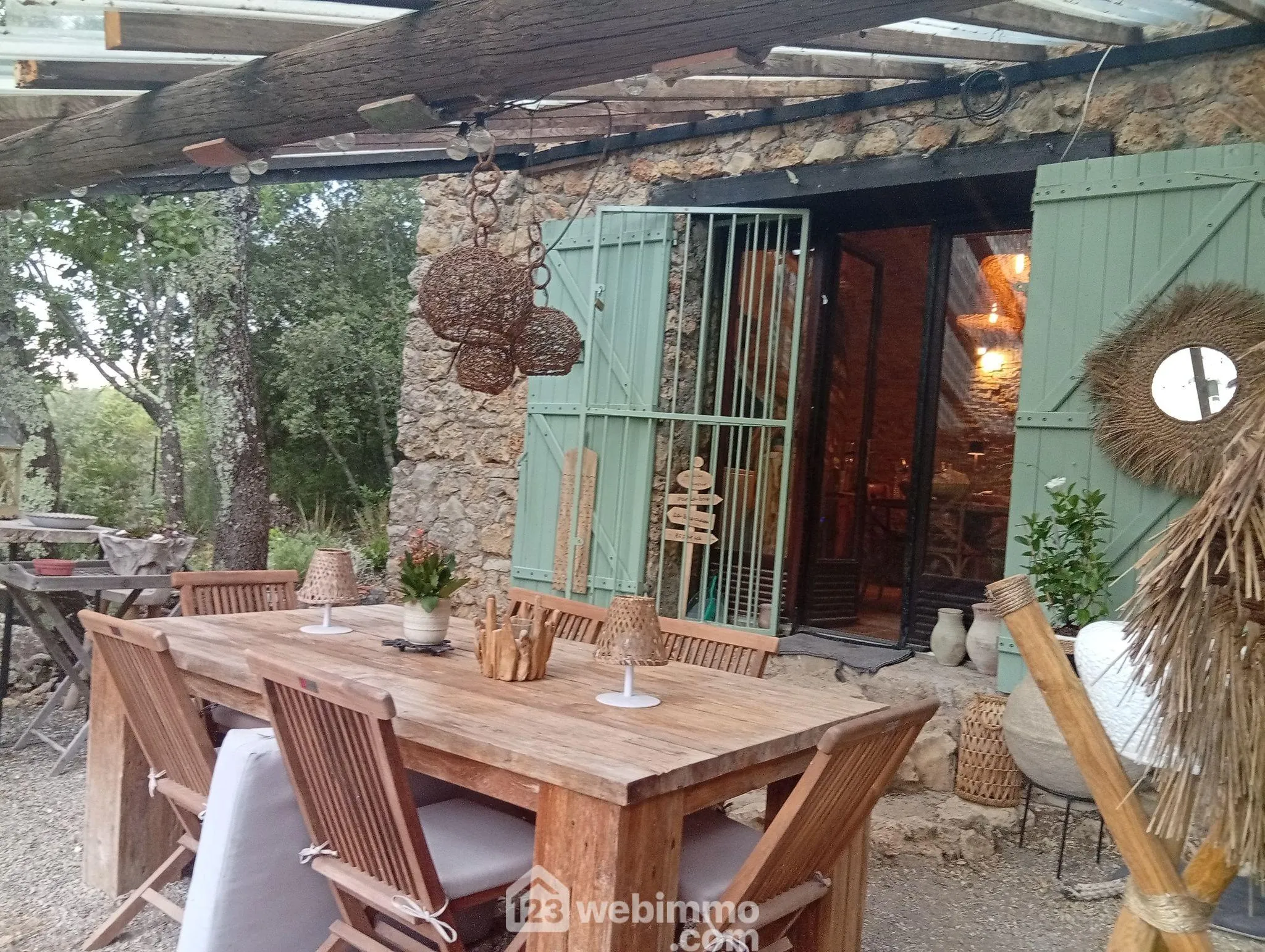 Cabanon en pierres autonome à vendre à Saint Antonin du Var avec vue dégagée 
