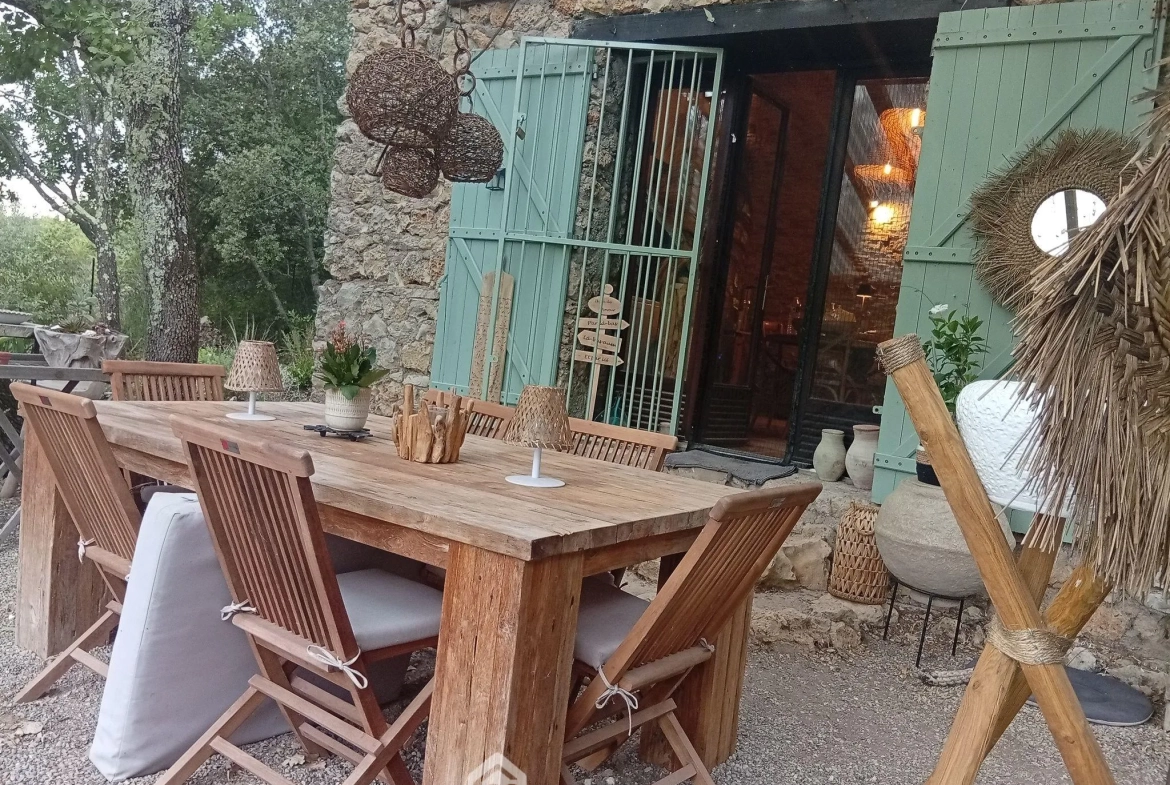 Cabanon en pierres autonome à vendre à Saint Antonin du Var avec vue dégagée 