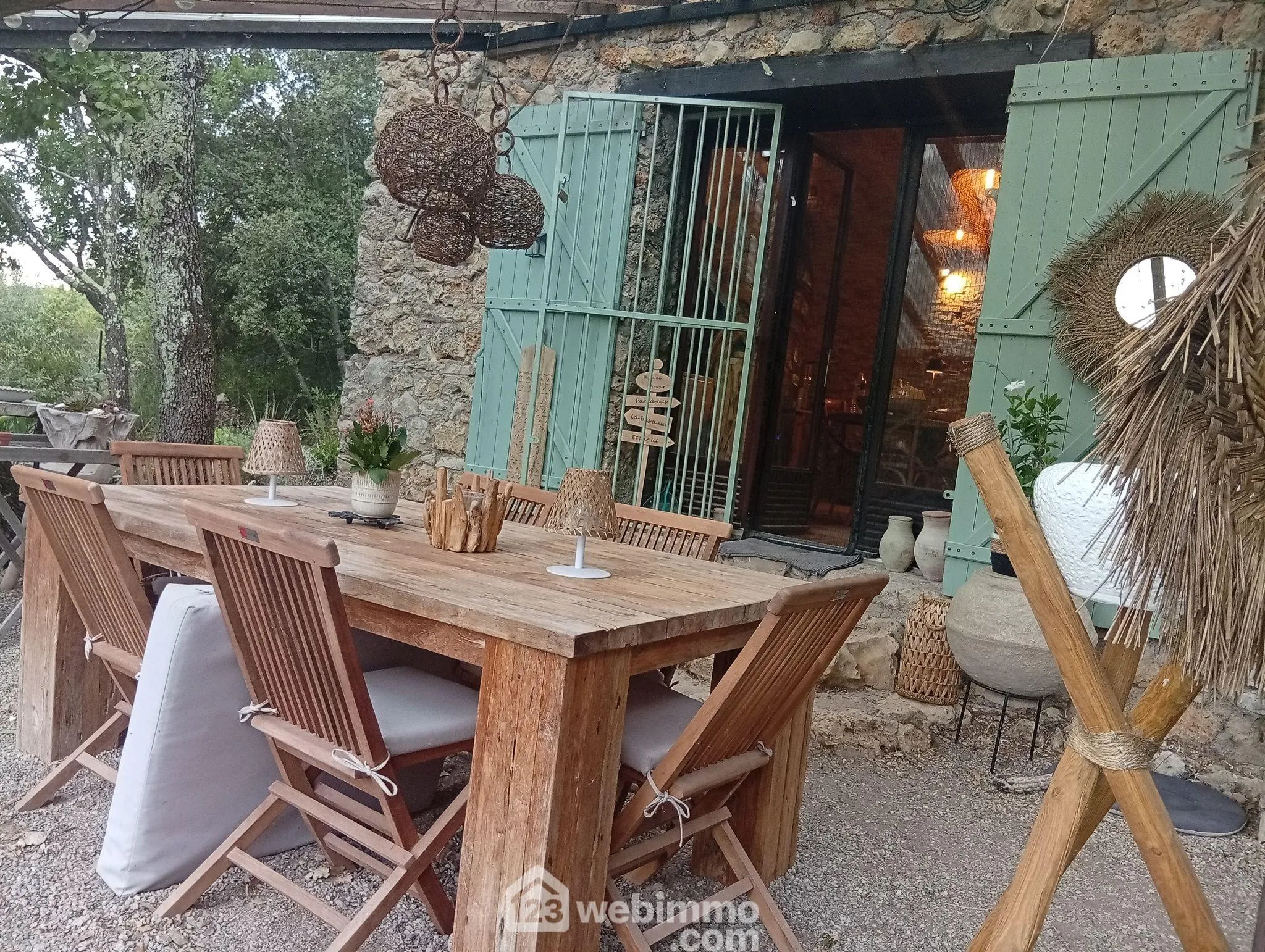 Cabanon en pierres autonome à vendre à Saint Antonin du Var avec vue dégagée 