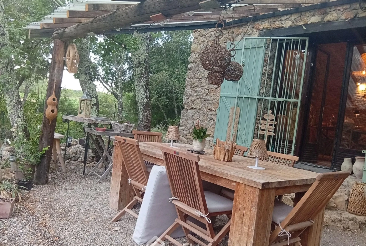 Cabanon en pierres autonome à vendre à Saint Antonin du Var avec vue dégagée 