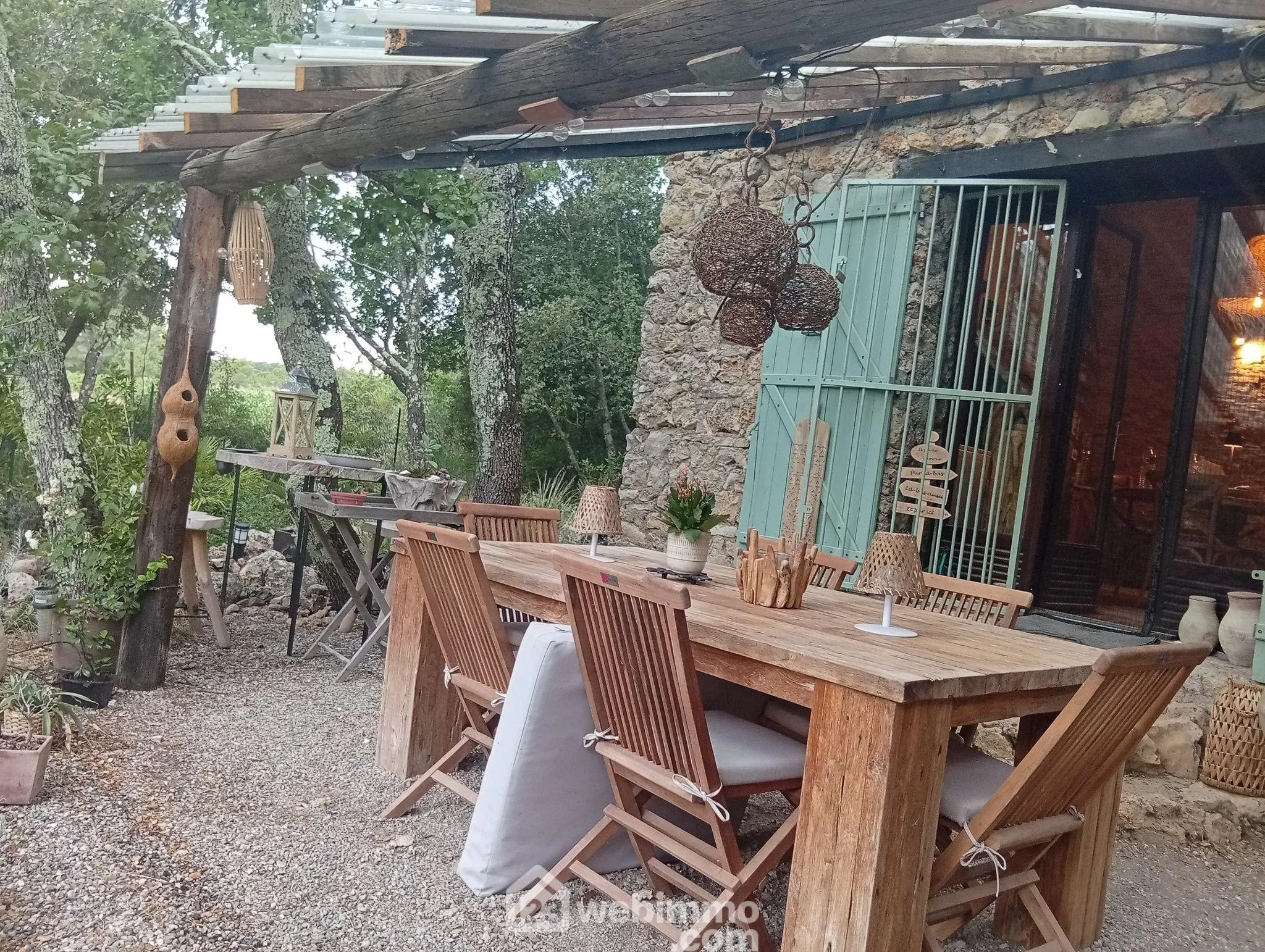 Cabanon en pierres autonome à vendre à Saint Antonin du Var avec vue dégagée 