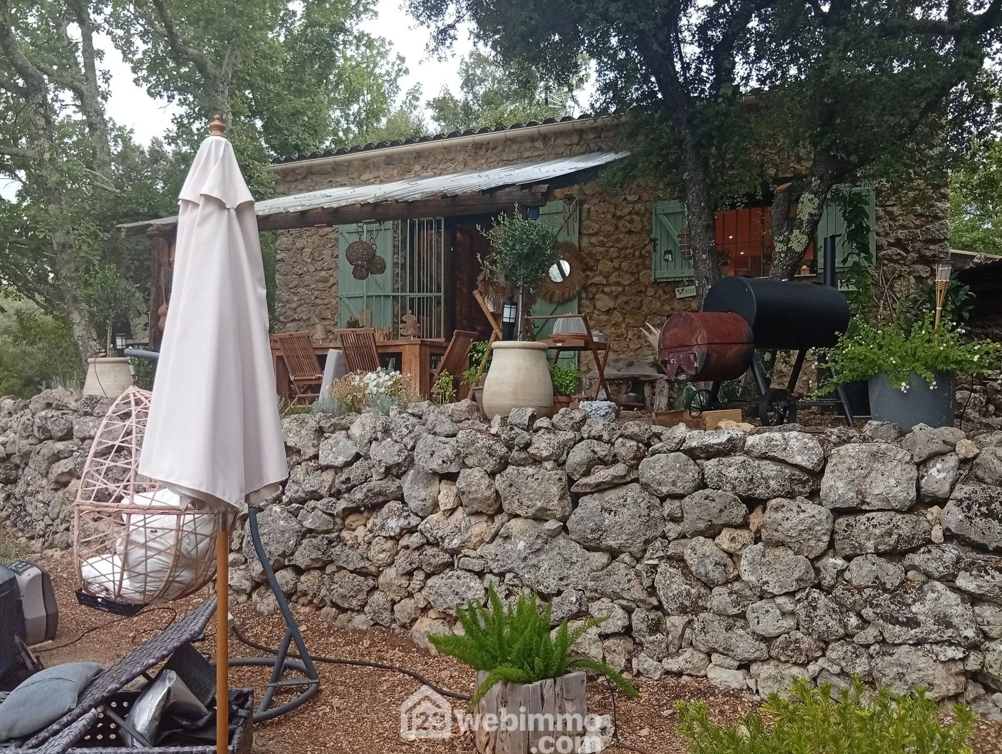 Cabanon en pierres autonome à vendre à Saint Antonin du Var avec vue dégagée 