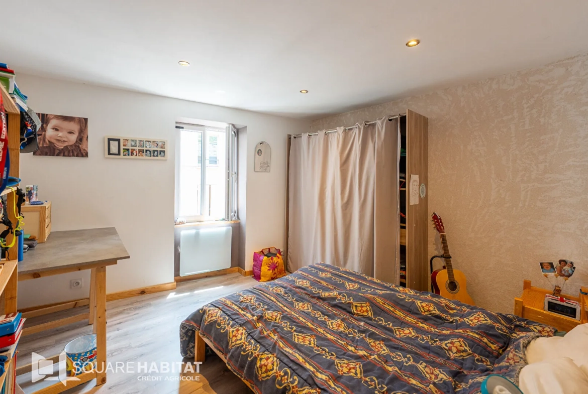 Maison de ville à Embrun de 90 m² avec cave et espace familial 