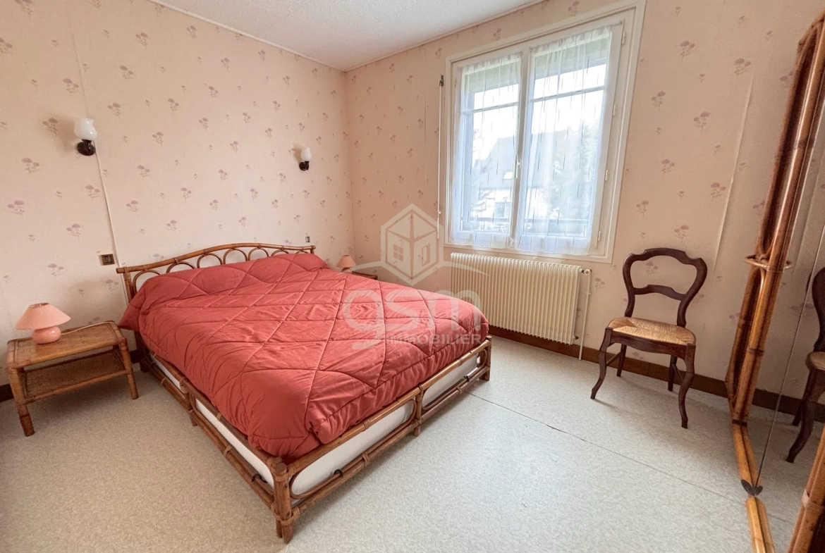 Maison à vendre à Maillé avec 3 chambres et terrain clos de 1541m² 