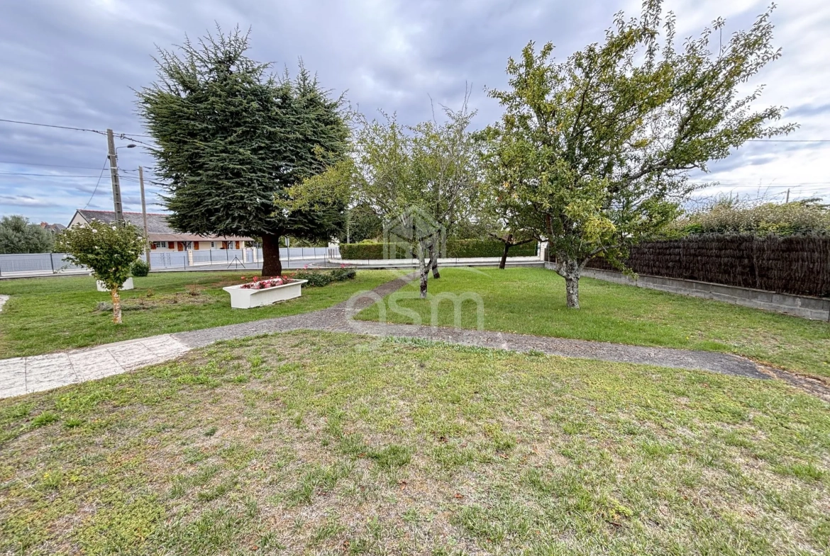 Maison à vendre à Maillé avec 3 chambres et terrain clos de 1541m² 
