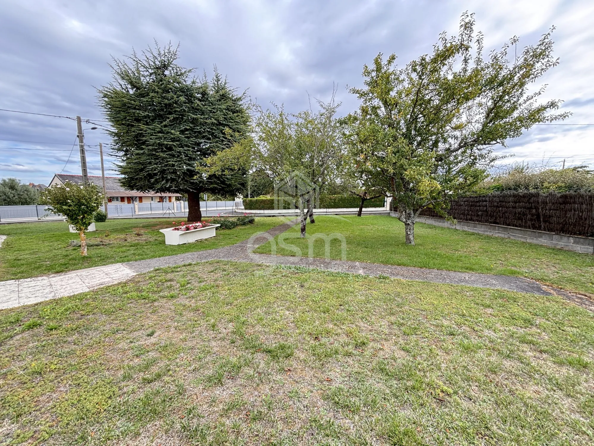 Maison à vendre à Maillé avec 3 chambres et terrain clos de 1541m² 