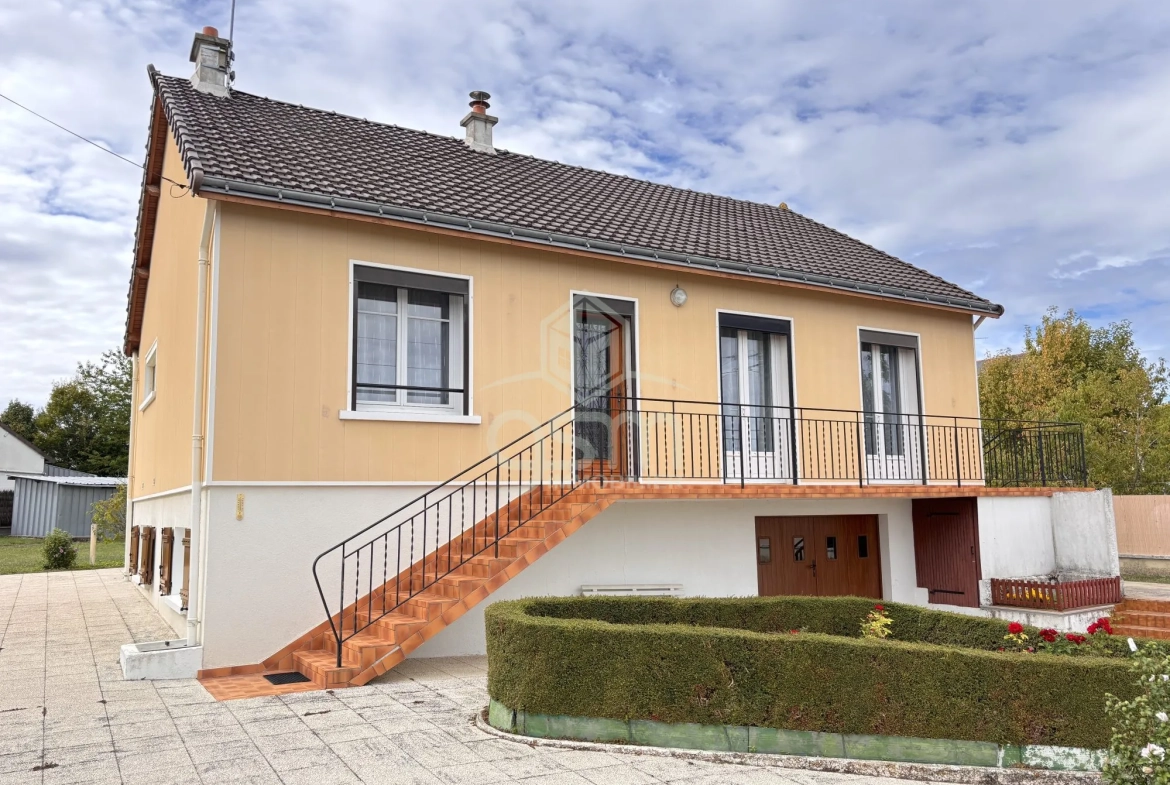 Maison à vendre à Maillé avec 3 chambres et terrain clos de 1541m² 