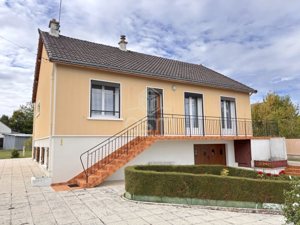 Maison à vendre à Maillé avec 3 chambres et terrain clos de 1541m²