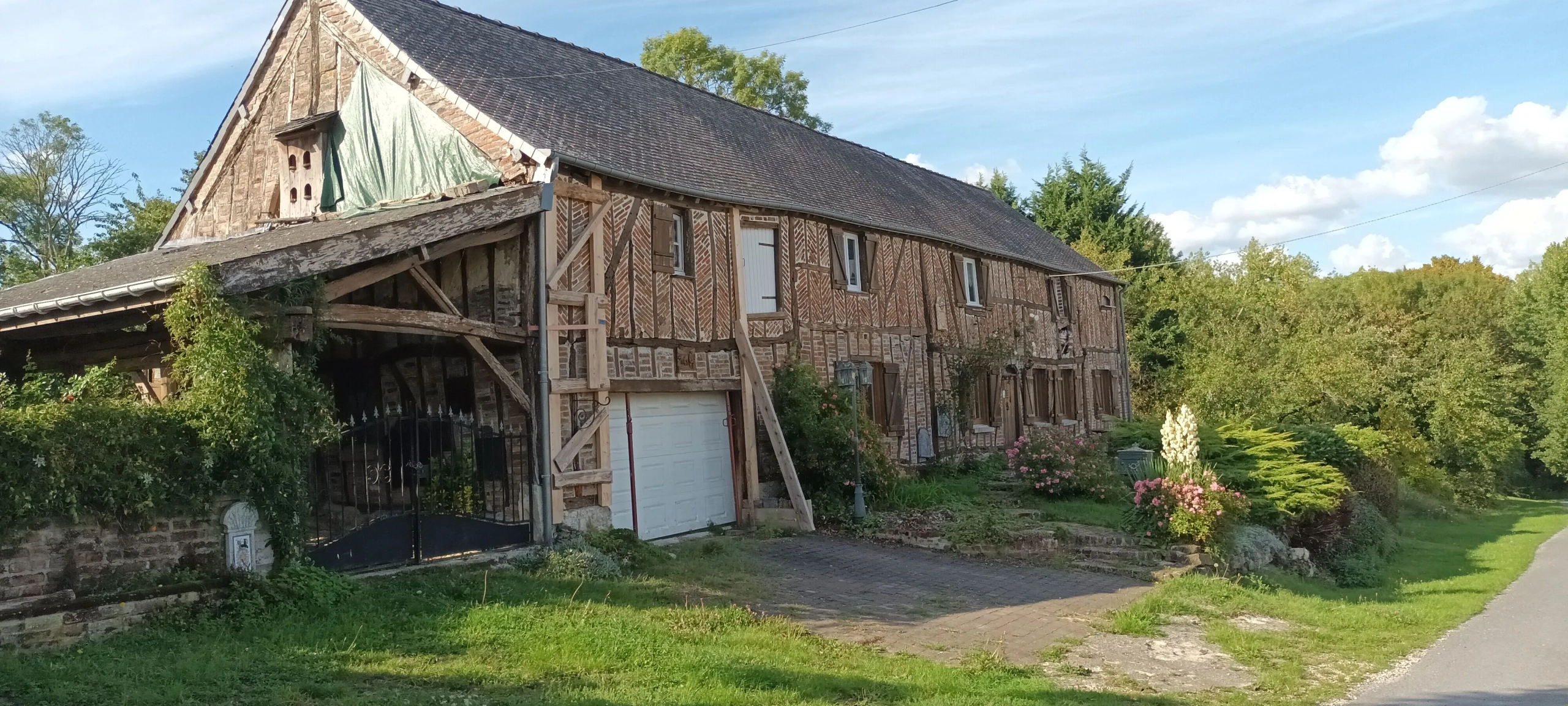 Maison à vendre à Chaumont-Porcien avec jardin et travaux à prévoir 
