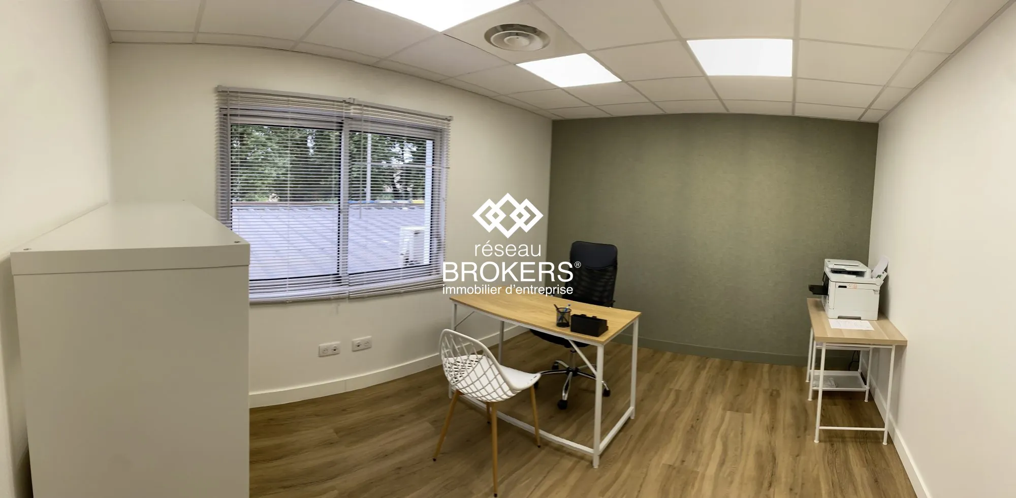 Bureaux commerciaux rénovés de 51 m² à Crolles - Emplacement stratégique 