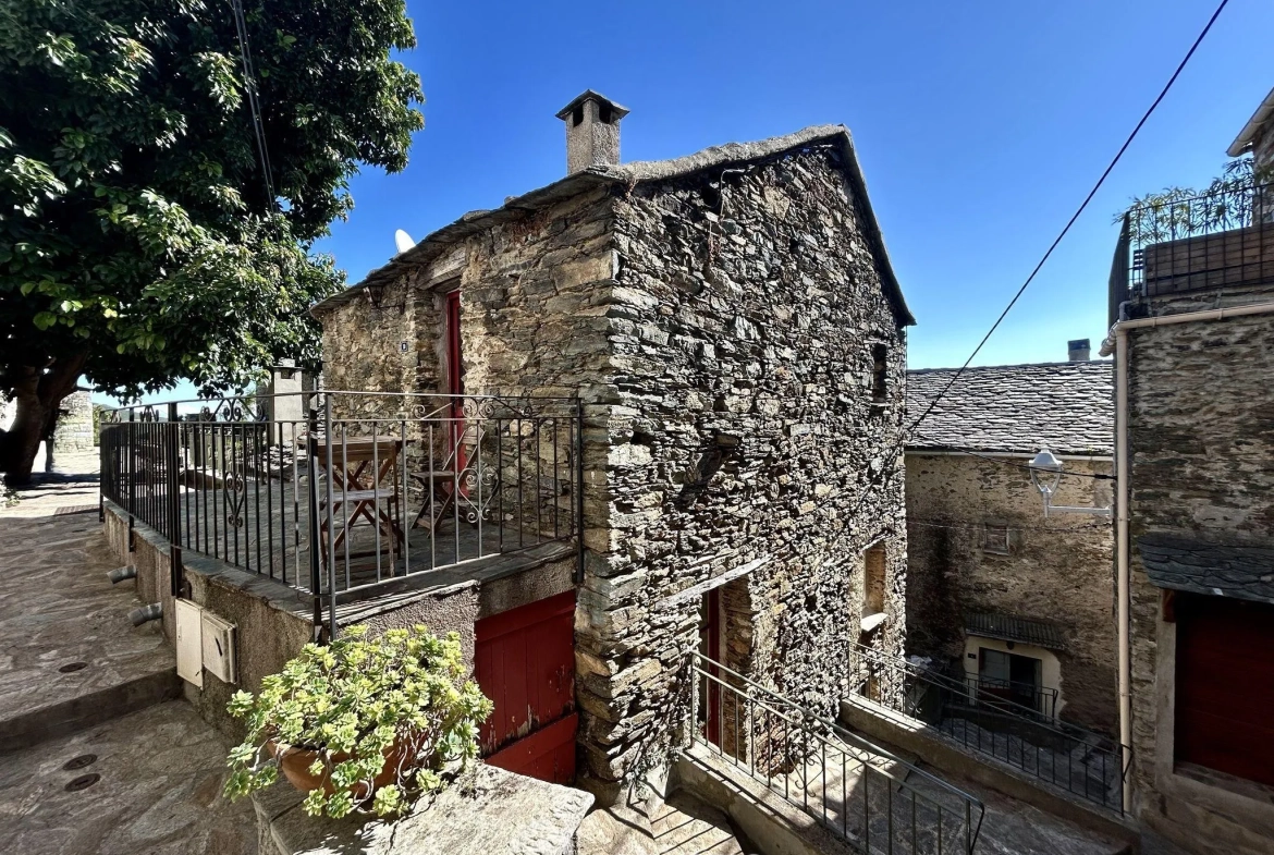 Maison en pierre de 53 m² avec terrasse à San-Martino-di-Lota 