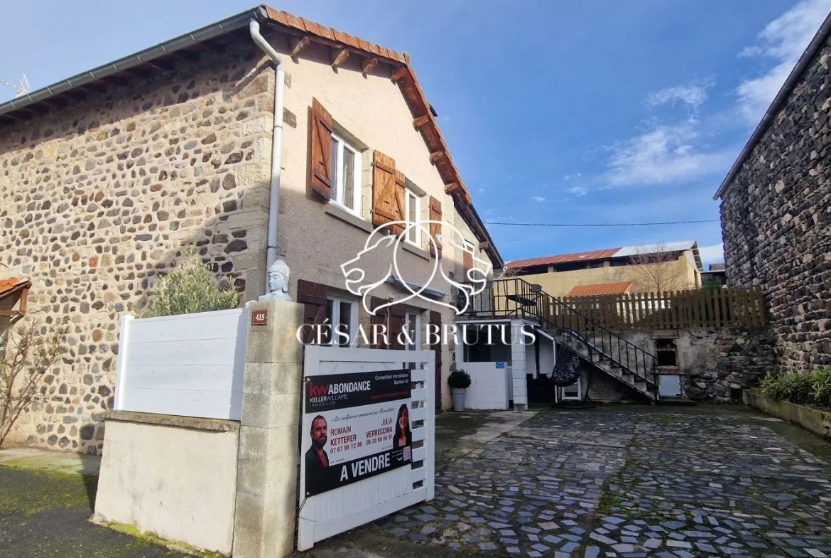 Charmante maison en pierre de 115 m² à Beaulieu avec jardin et atelier 