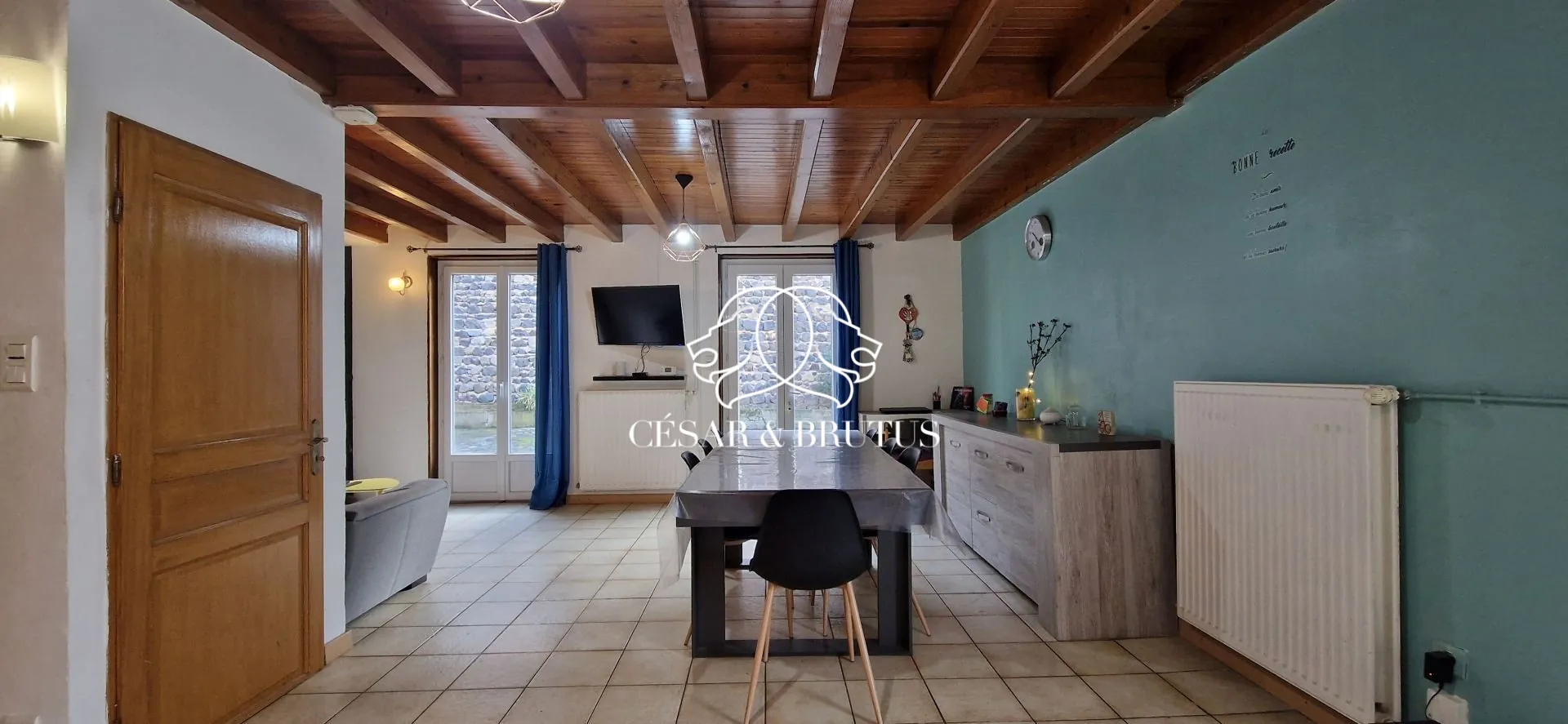 Charmante maison en pierre de 115 m² à Beaulieu avec jardin et atelier 