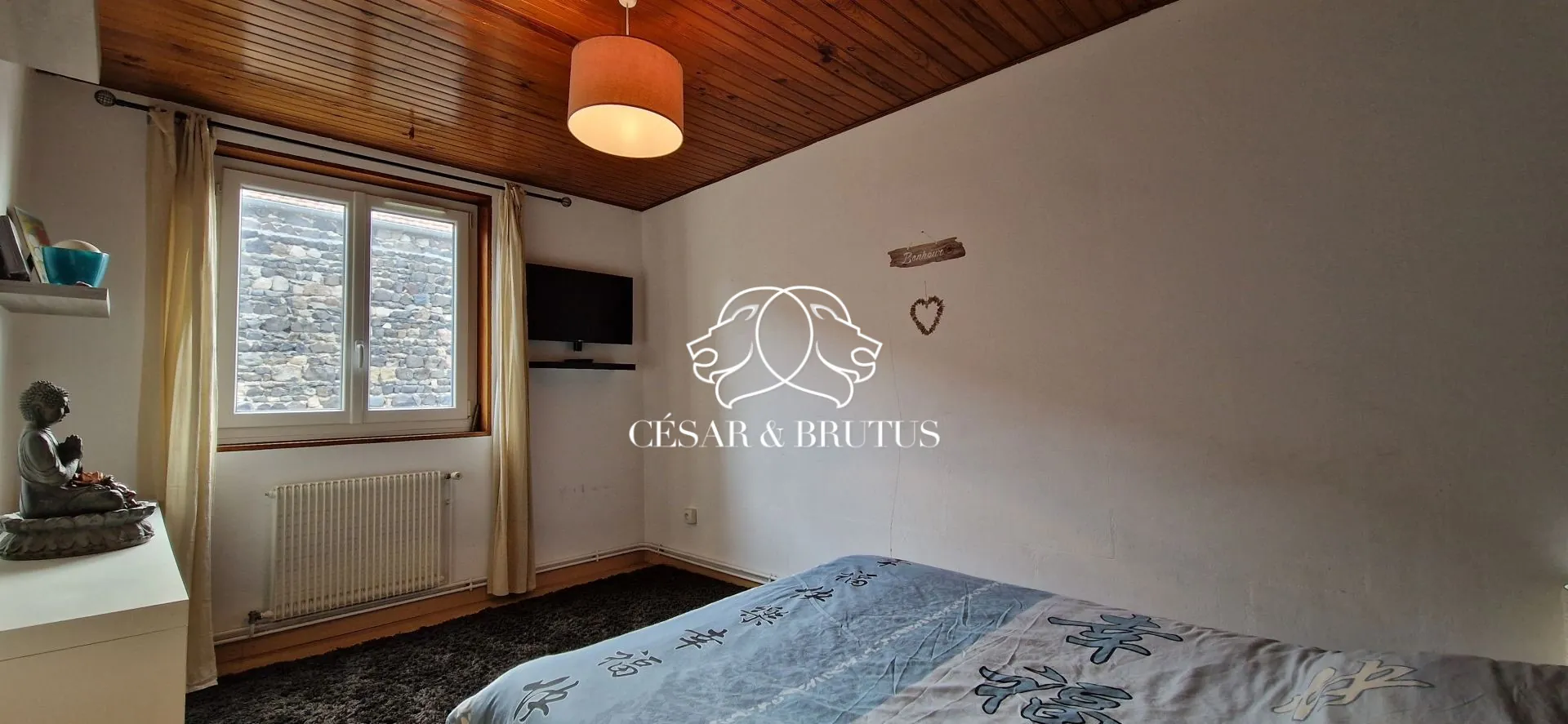 Charmante maison en pierre de 115 m² à Beaulieu avec jardin et atelier 