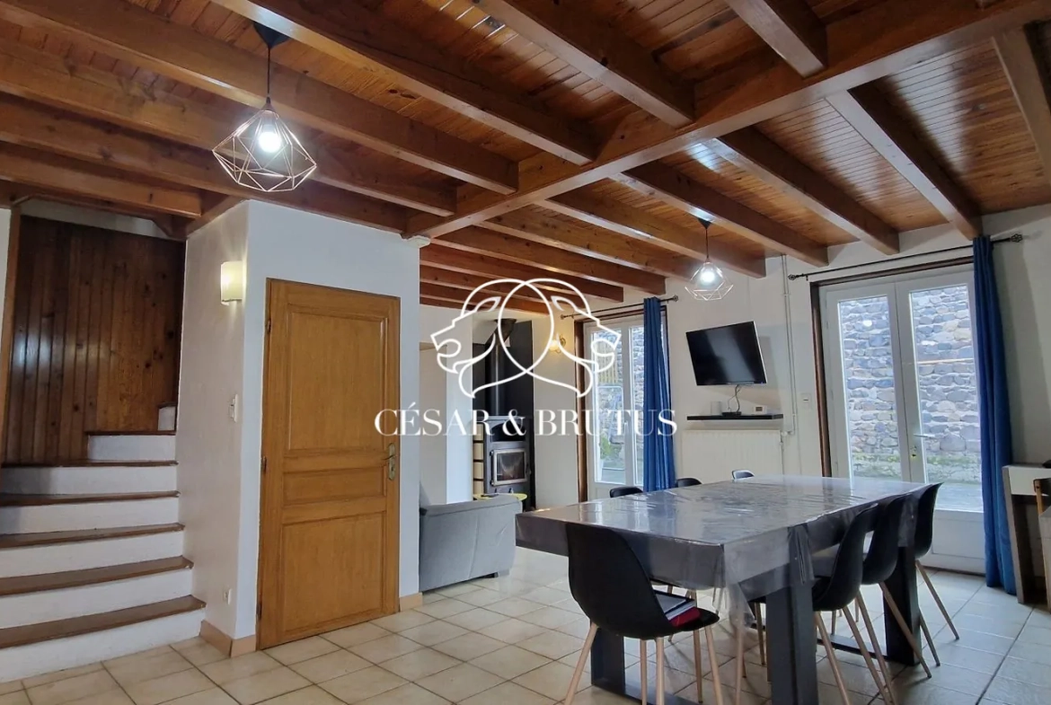 Charmante maison en pierre de 115 m² à Beaulieu avec jardin et atelier 