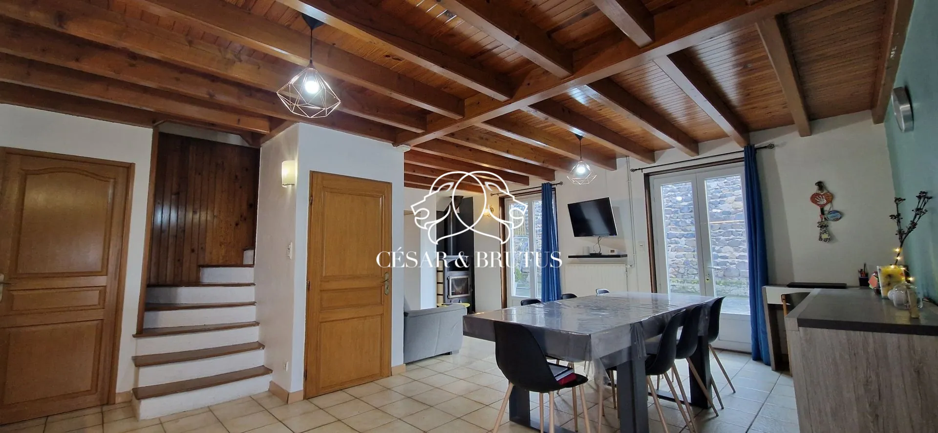 Charmante maison en pierre de 115 m² à Beaulieu avec jardin et atelier 