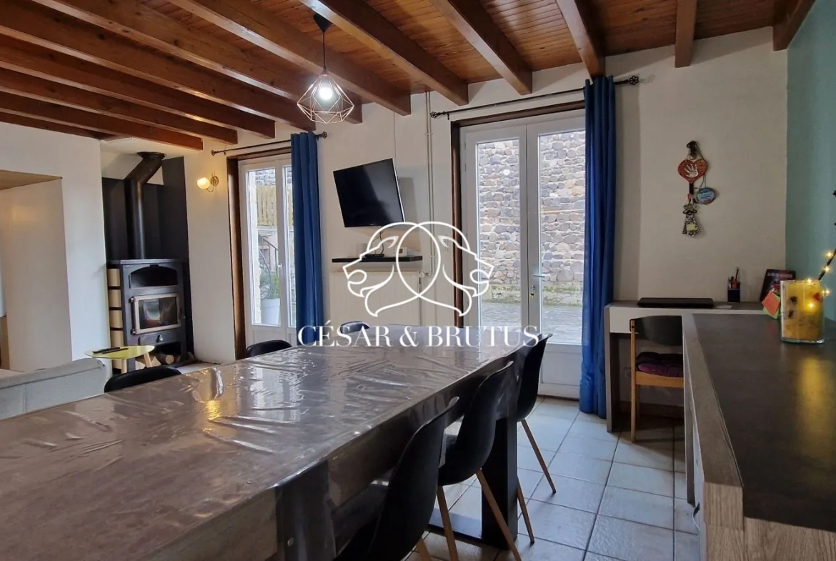 Charmante maison en pierre de 115 m² à Beaulieu avec jardin et atelier 