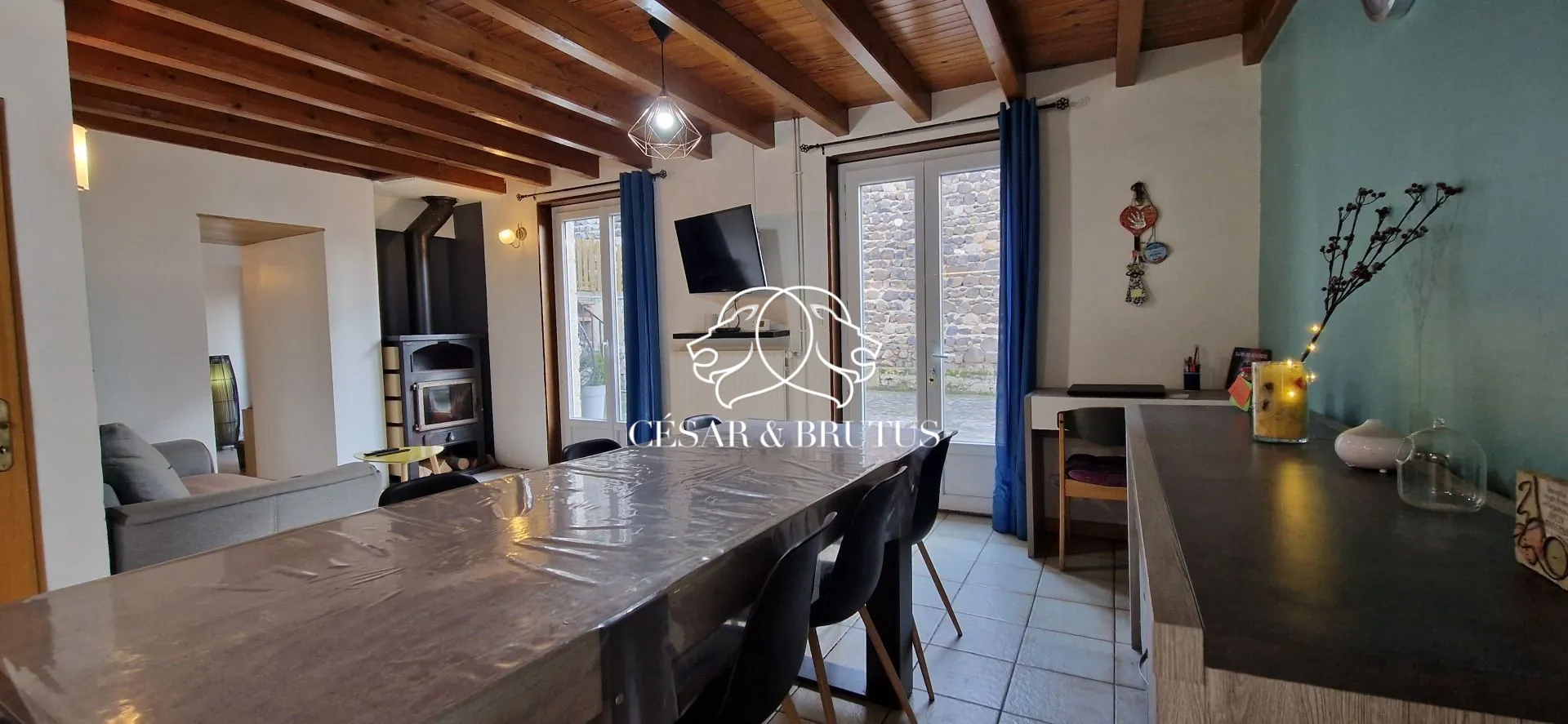 Charmante maison en pierre de 115 m² à Beaulieu avec jardin et atelier 