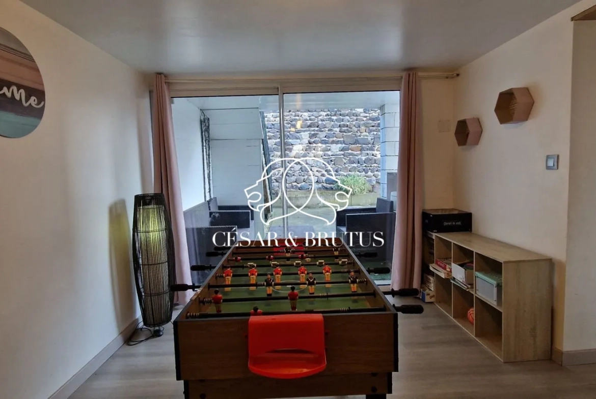 Charmante maison en pierre de 115 m² à Beaulieu avec jardin et atelier 