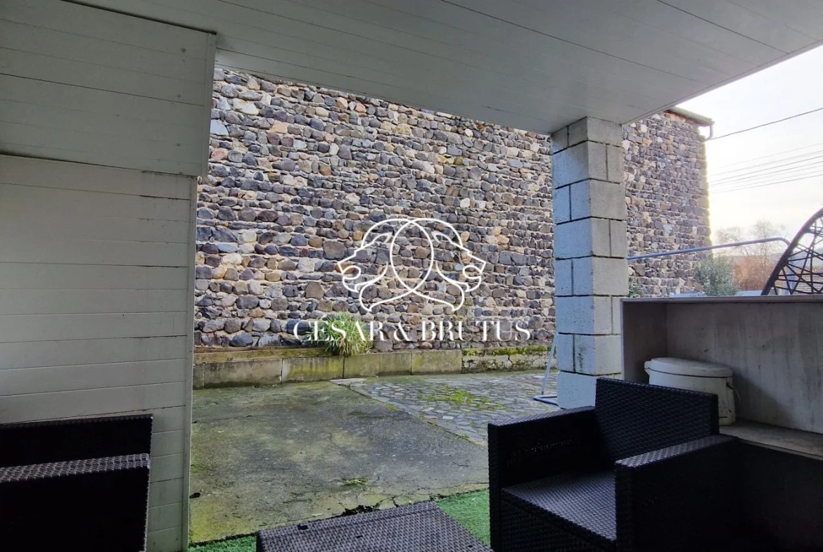 Charmante maison en pierre de 115 m² à Beaulieu avec jardin et atelier 