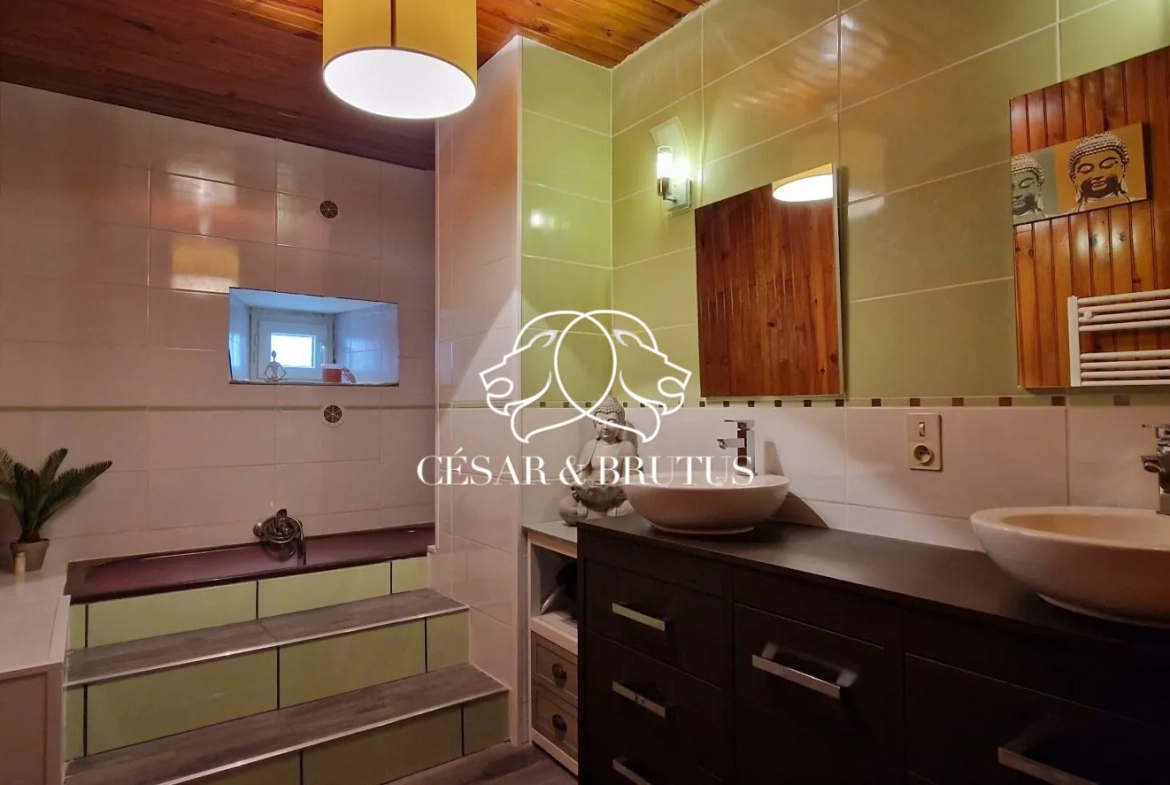 Charmante maison en pierre de 115 m² à Beaulieu avec jardin et atelier 