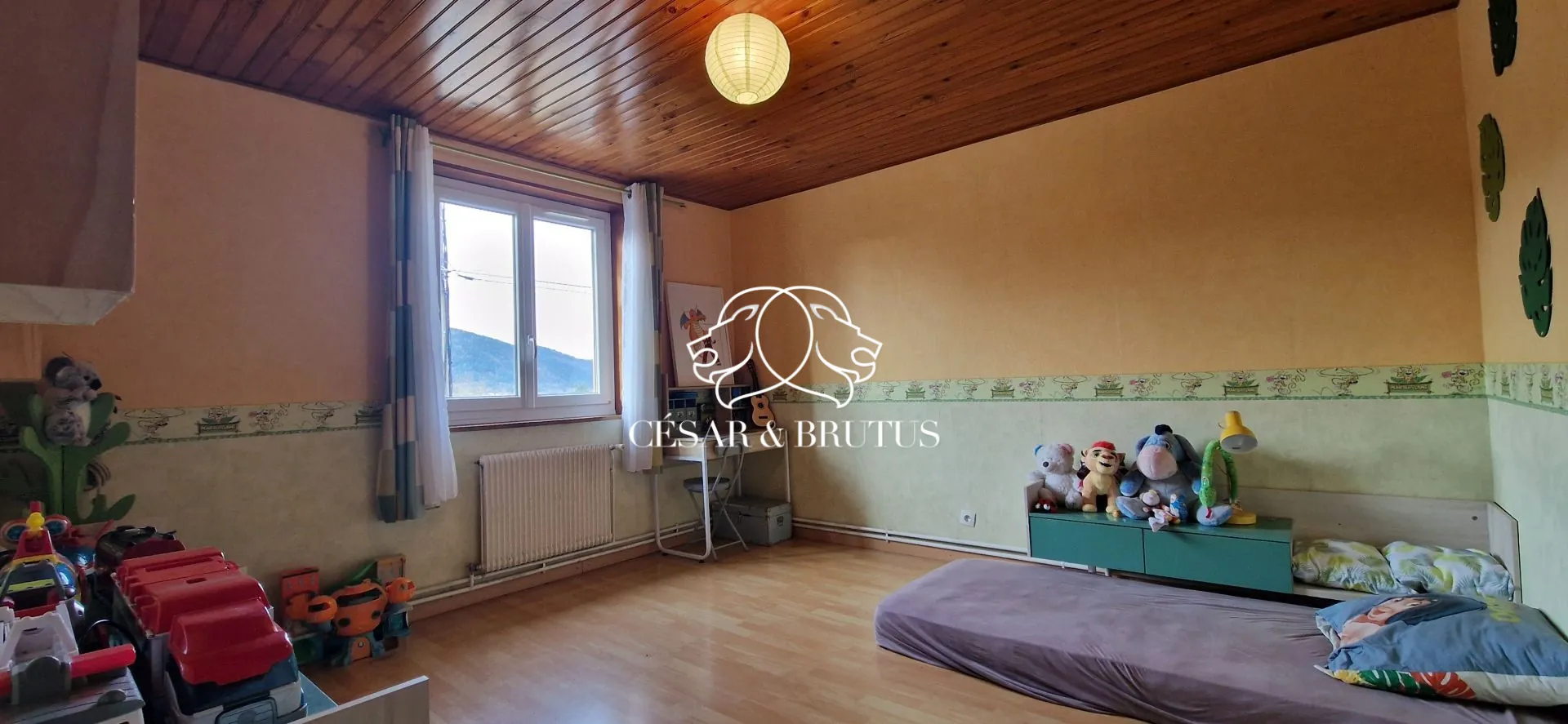 Charmante maison en pierre de 115 m² à Beaulieu avec jardin et atelier 
