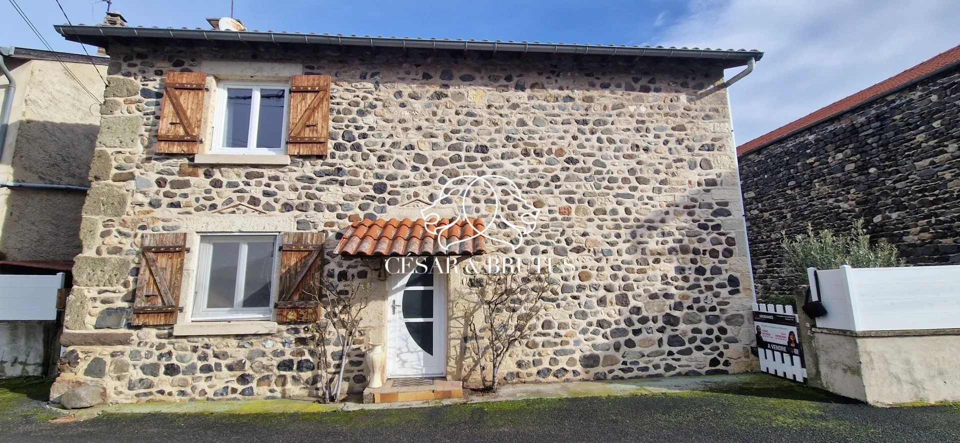 Charmante maison en pierre de 115 m² à Beaulieu avec jardin et atelier 