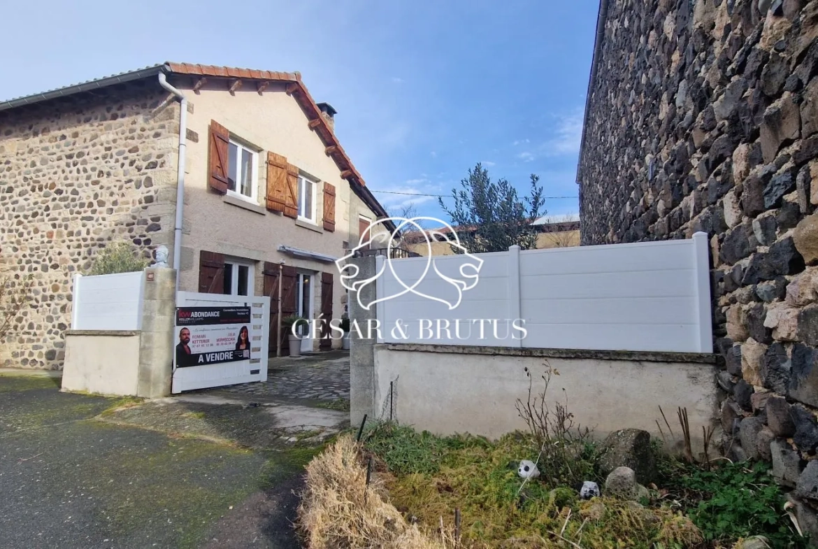 Charmante maison en pierre de 115 m² à Beaulieu avec jardin et atelier 