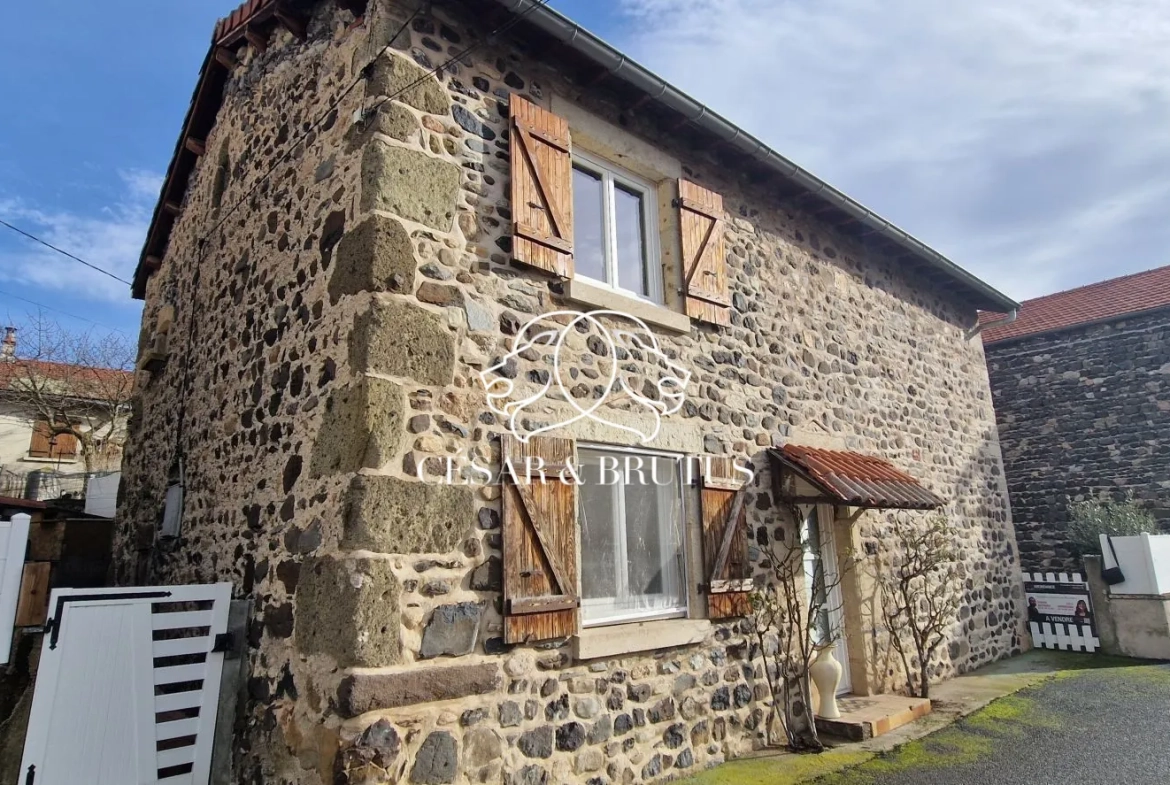 Charmante maison en pierre de 115 m² à Beaulieu avec jardin et atelier 