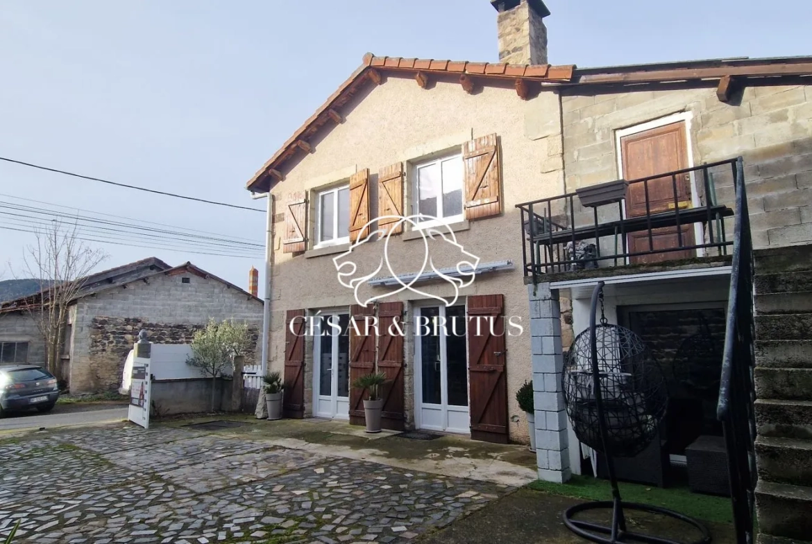Charmante maison en pierre de 115 m² à Beaulieu avec jardin et atelier 