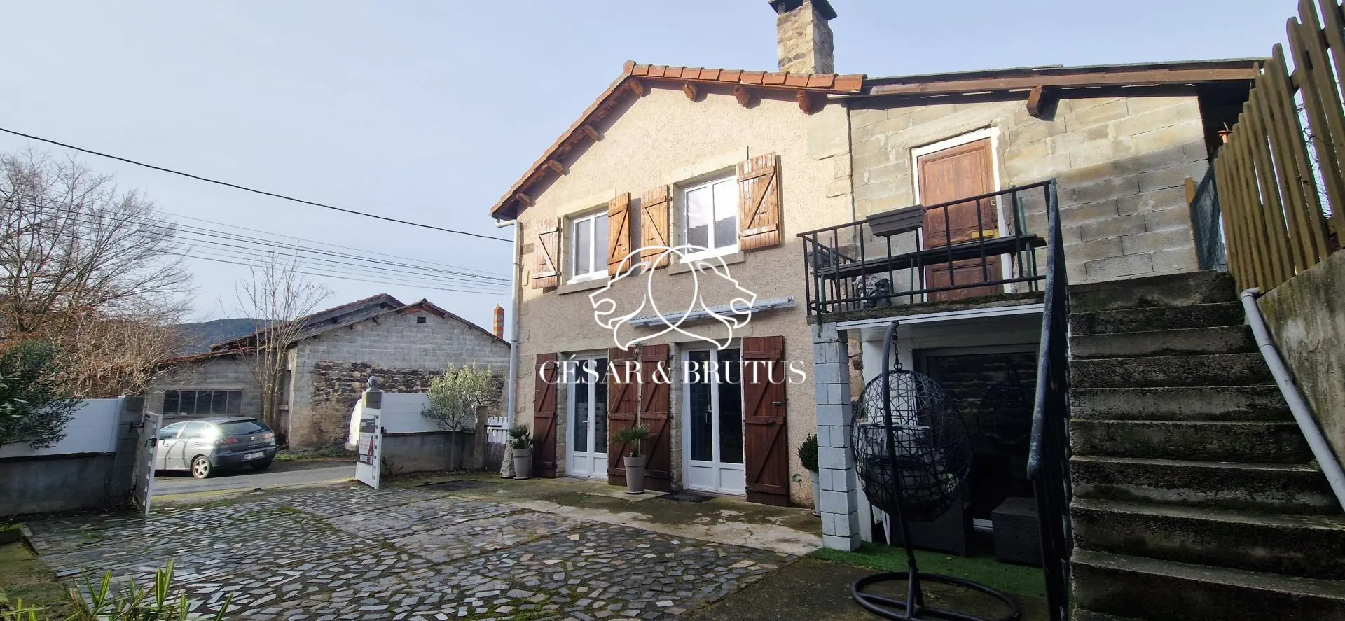 Charmante maison en pierre de 115 m² à Beaulieu avec jardin et atelier 
