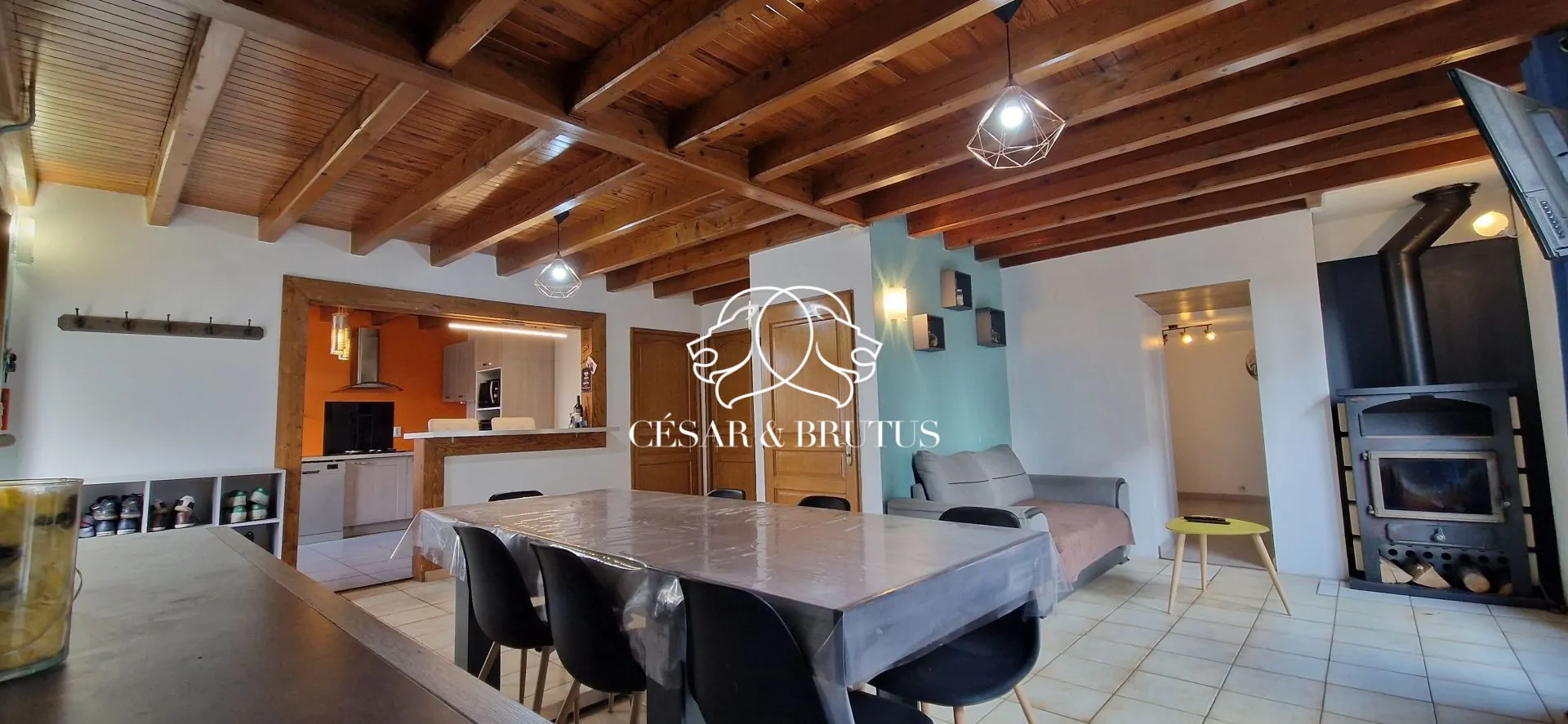 Charmante maison en pierre de 115 m² à Beaulieu avec jardin et atelier 