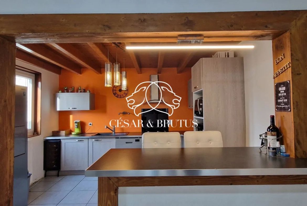 Charmante maison en pierre de 115 m² à Beaulieu avec jardin et atelier 