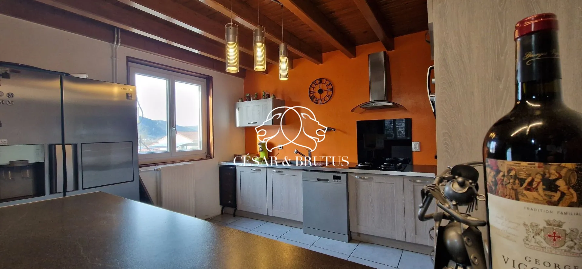 Charmante maison en pierre de 115 m² à Beaulieu avec jardin et atelier 