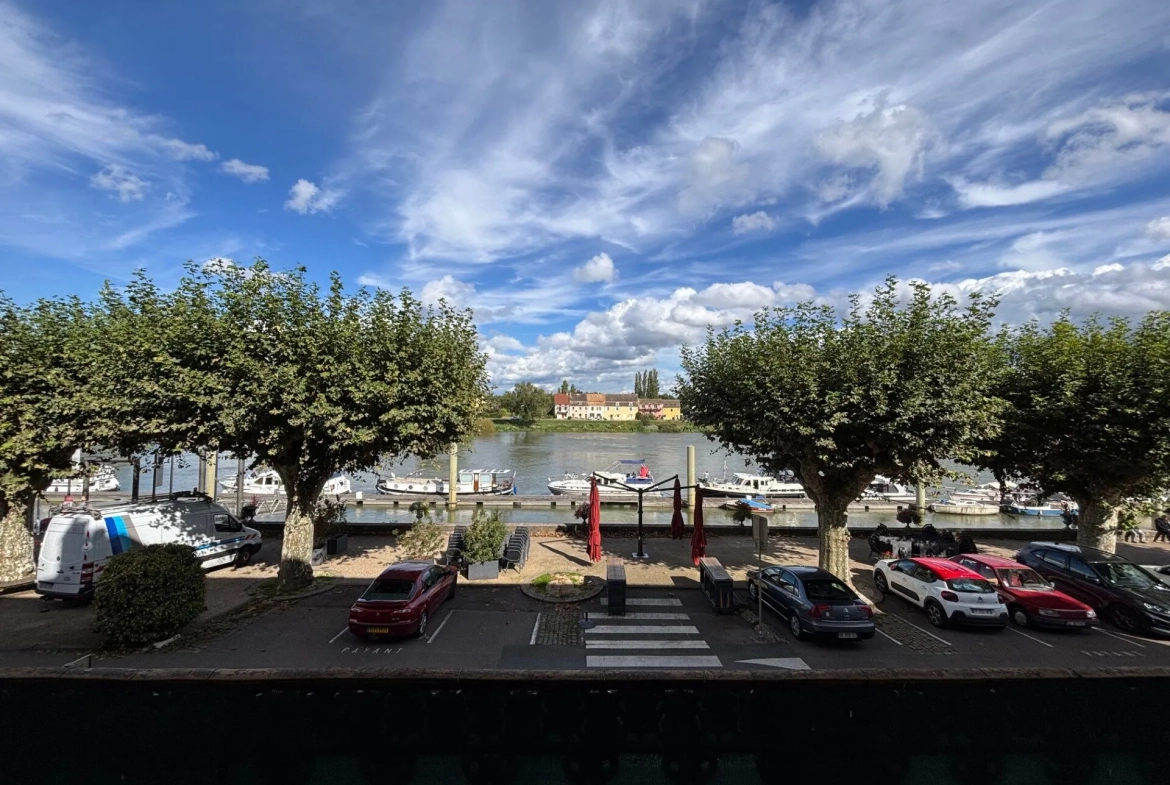 Bel appartement 3 pièces de 104 m² avec vue sur la Saône à Tournus 