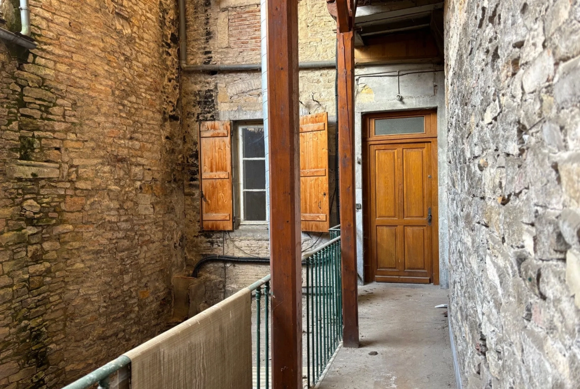 Bel appartement 3 pièces de 104 m² avec vue sur la Saône à Tournus 