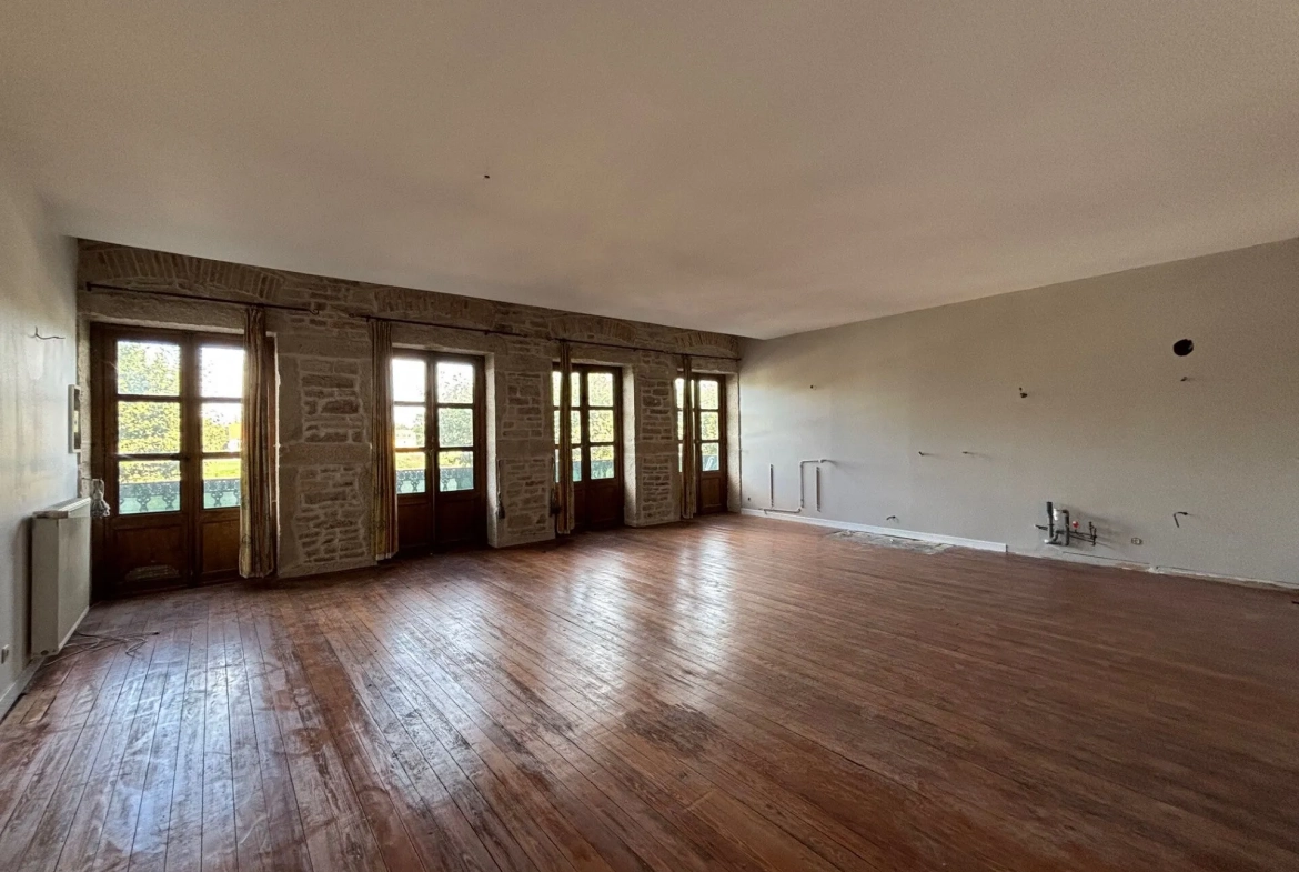 Bel appartement 3 pièces de 104 m² avec vue sur la Saône à Tournus 
