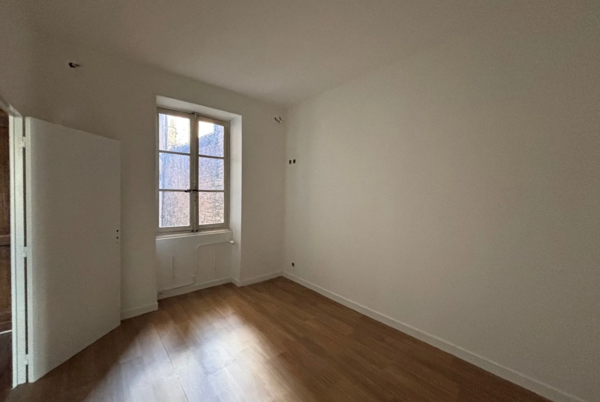 Bel appartement 3 pièces de 104 m² avec vue sur la Saône à Tournus 