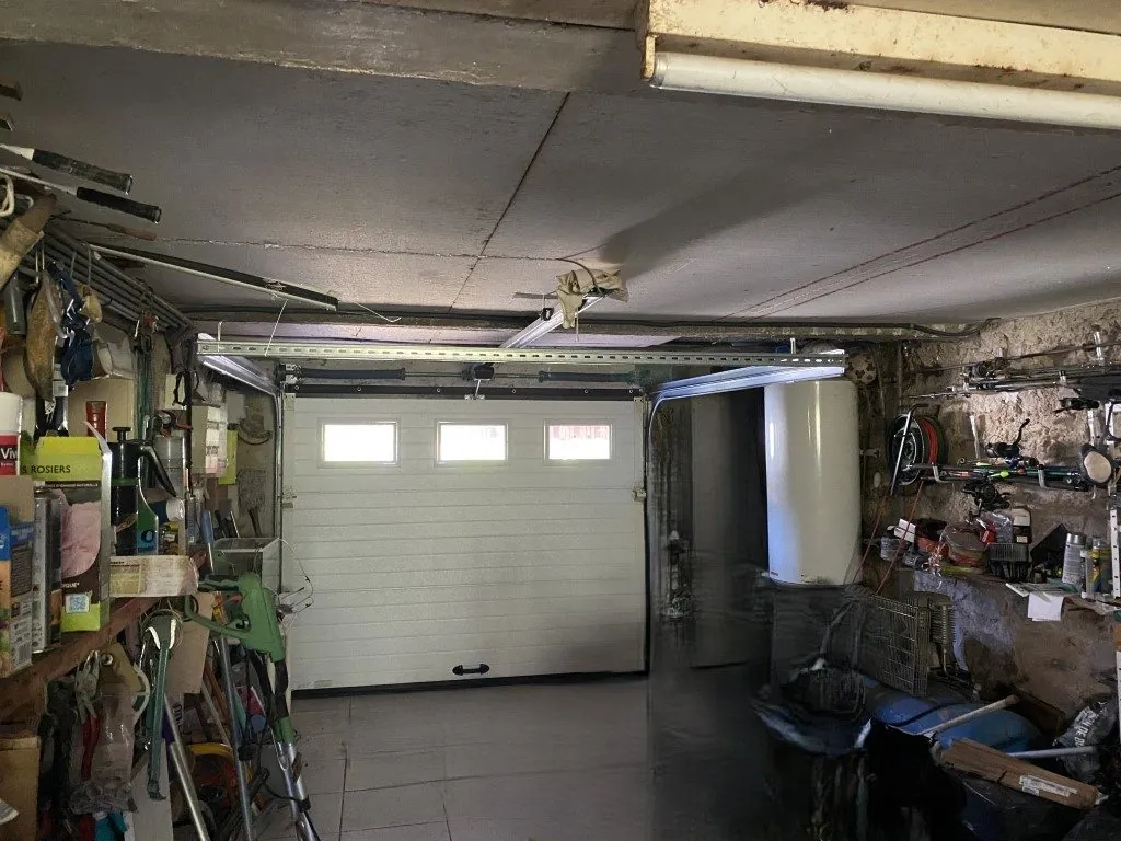 Maison en pierre de plain-pied avec terrain à Châteauneuf-la-Forêt 