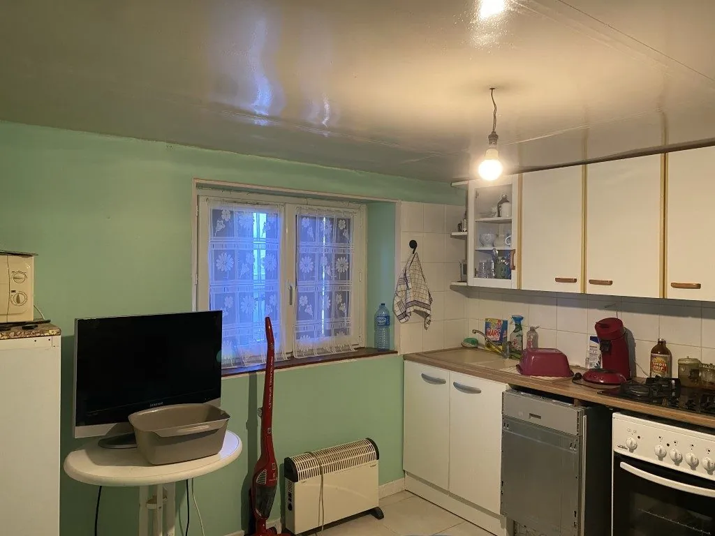 Maison en pierre de plain-pied avec terrain à Châteauneuf-la-Forêt 