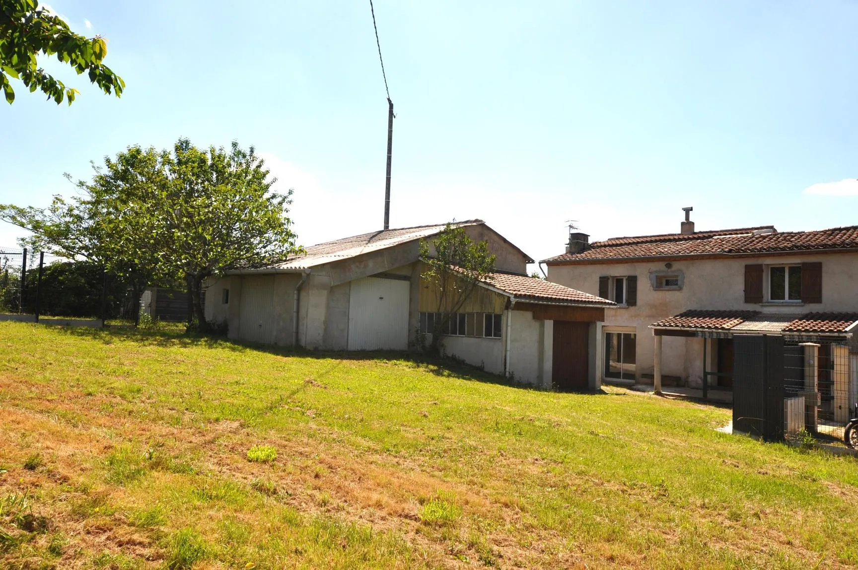 Maison de campagne à vendre proche d'Albi avec terrain et dépendances 