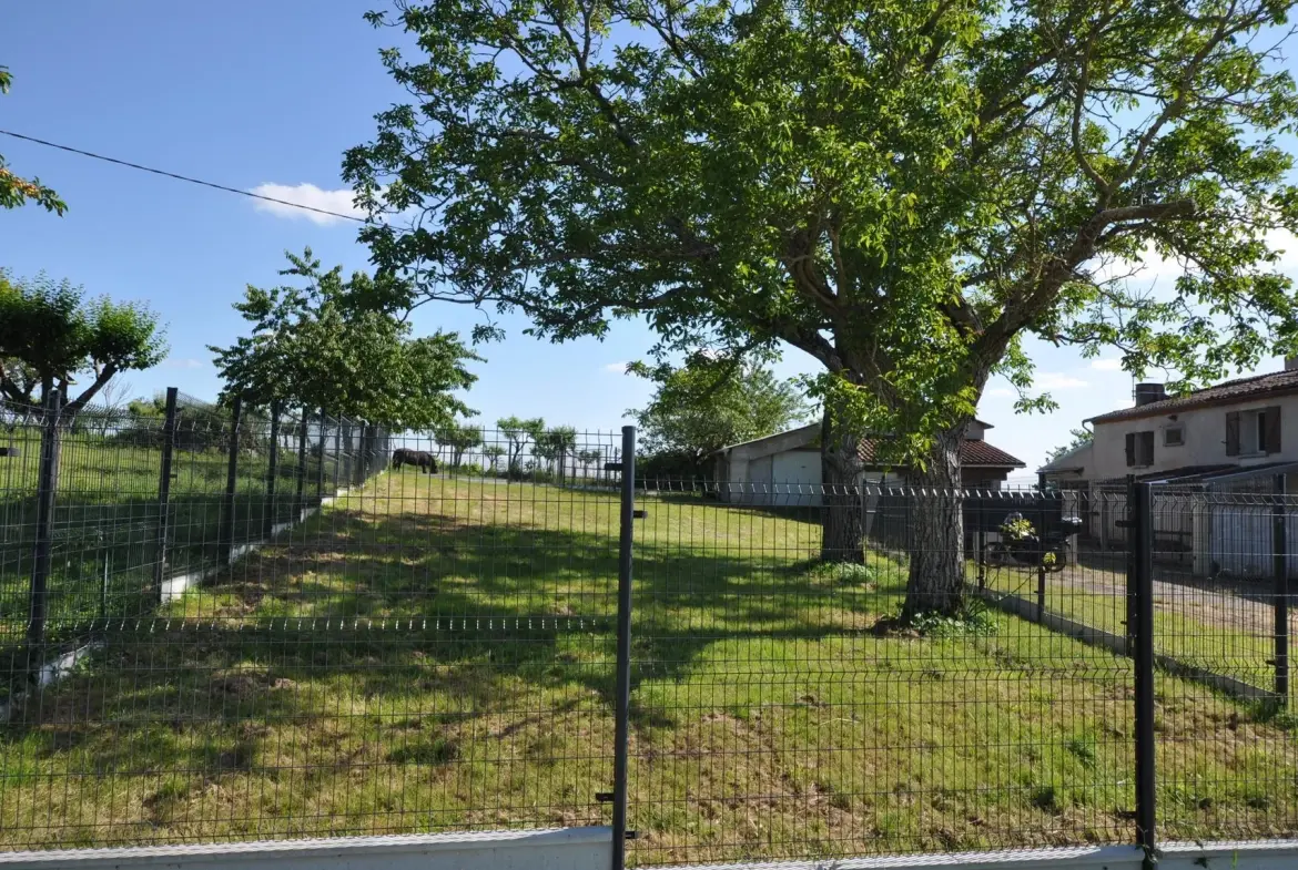 Maison de campagne à vendre proche d'Albi avec terrain et dépendances 