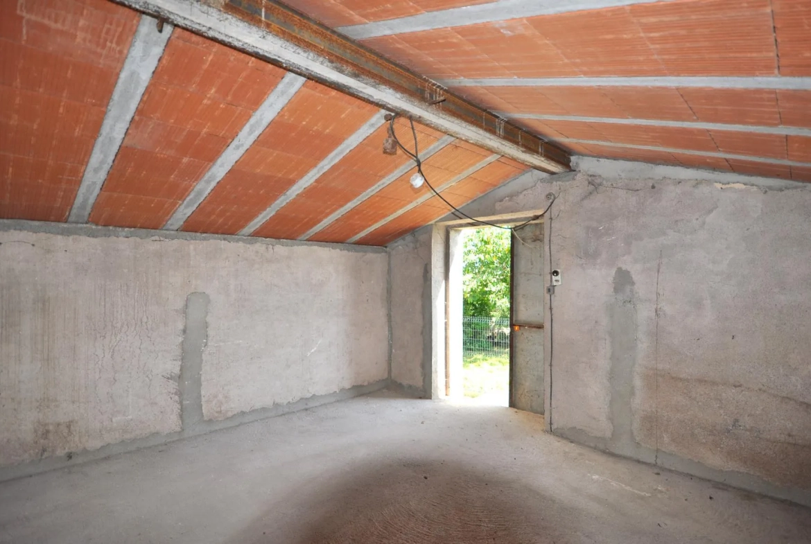 Maison de campagne à vendre proche d'Albi avec terrain et dépendances 