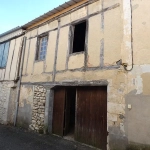 Maison à vendre à Gondrin, village avec commerces et écoles, 72 m² à rénover